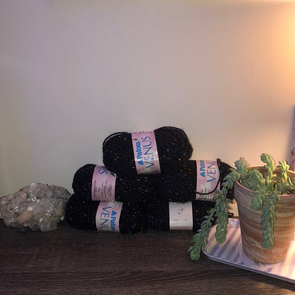 14$ for 5 bundles of yarn ❤️🧶 - Picture 6 of 6